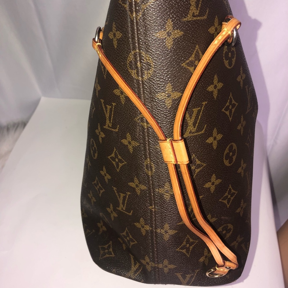 Louis Vuitton Monogram Neverfull MM Tote - Picture 6 of 8